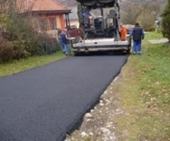 Aktuality / Oprava miestnej komunikácie - foto
